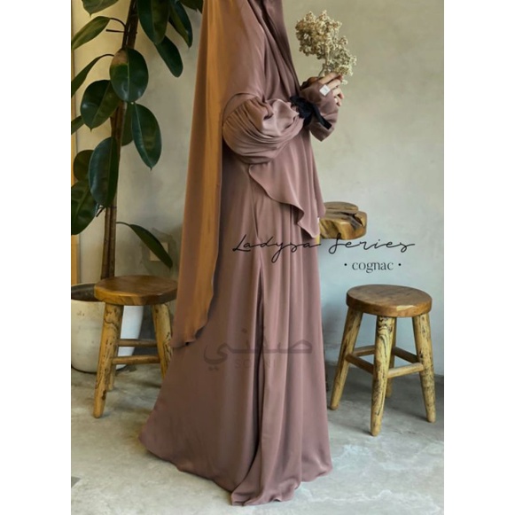 Ladysa Series Cognac M by Sofni