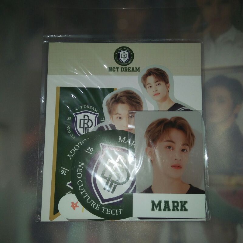 Luggage sticker Mark back to school b2s nct dream sealed