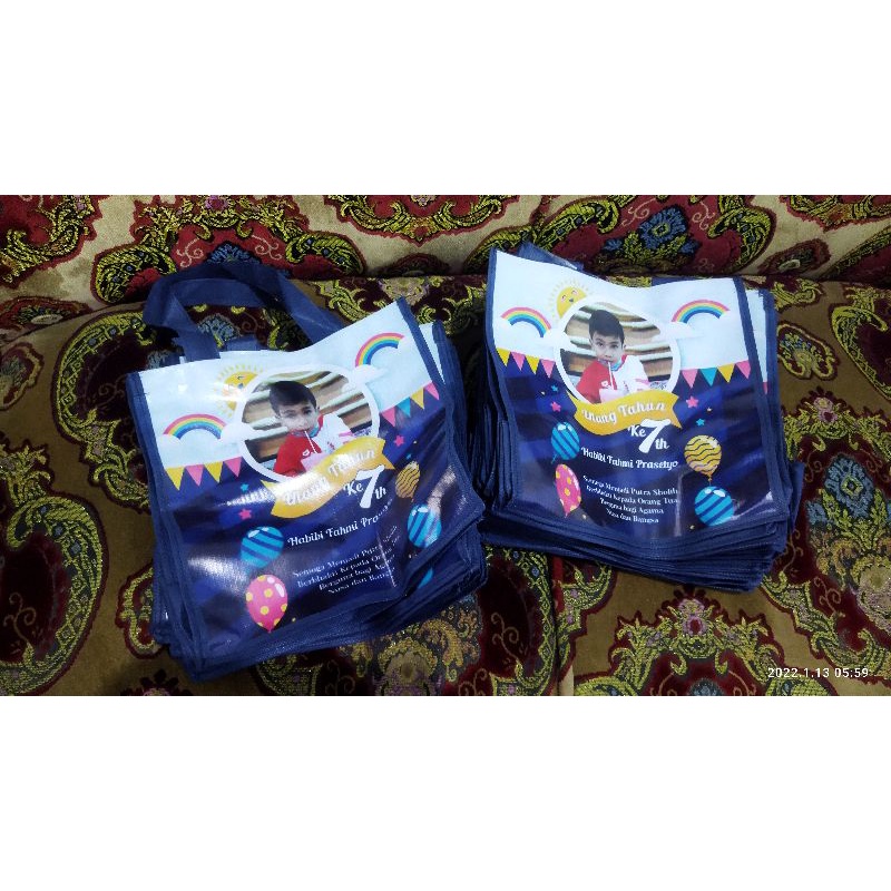 

Tas Ulang Tahun Spunbon & Mika