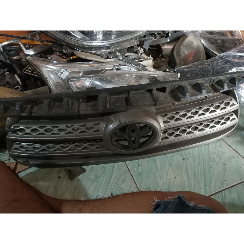 Grill depan Toyota Fortuner 2009 2010 2011 Original