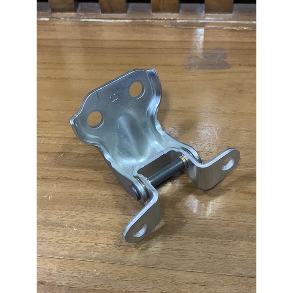 Engsel Pintu Hinge Assy Atas Depan Kanan Avanza Xenia 68710-BZ010-001