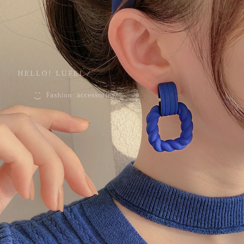 Anting Gantung Panjang Model Minimalis Warna Biru Gaya Korea Untuk Wanita