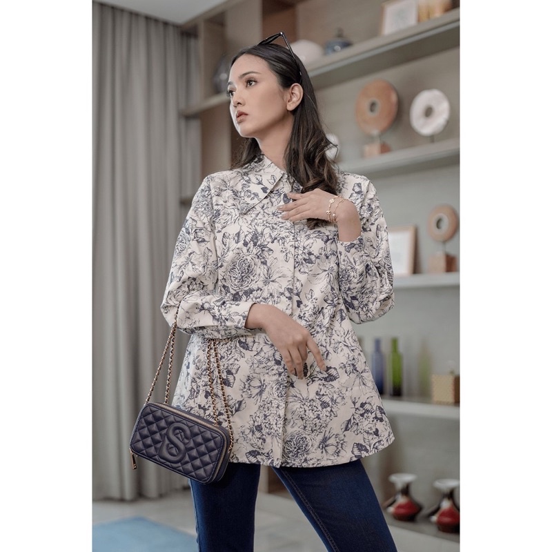 Preloved Benang Jarum x Buttonscarves Le Jardin Blue Collar Shirt