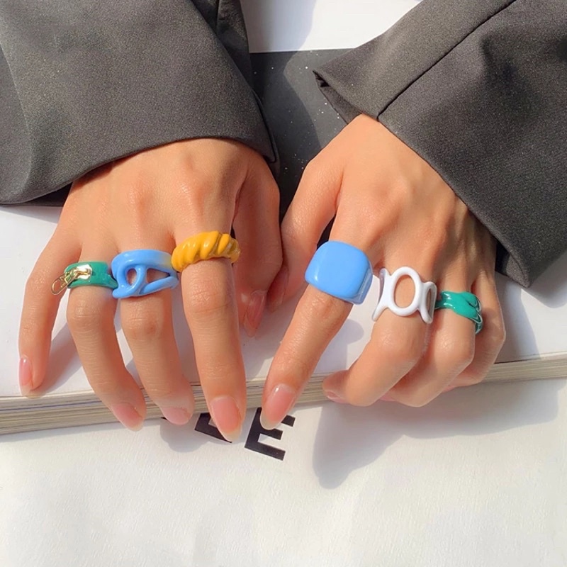 Geometrical bulky statement ring / colorful resin ring