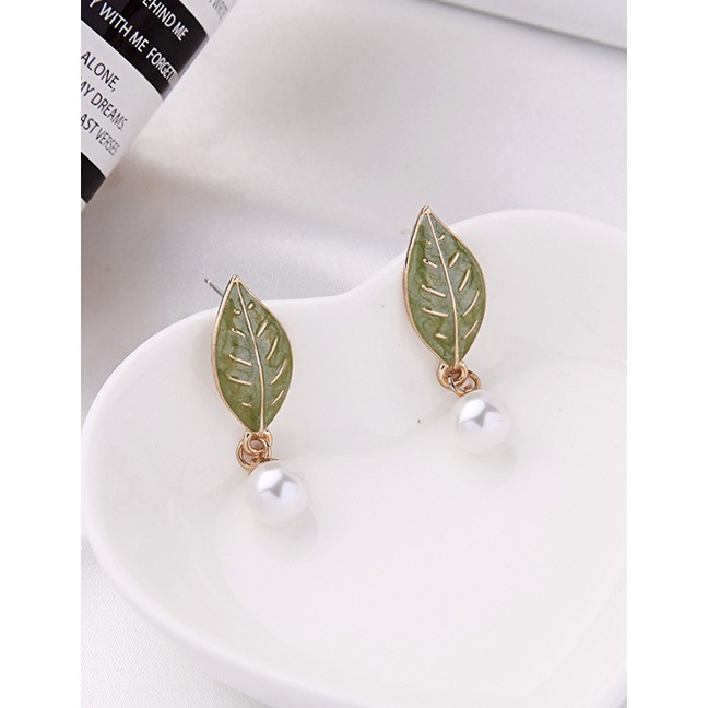 LRC Anting Tusuk Fashion Leaf Section Leaf Pearl Earrings D13958