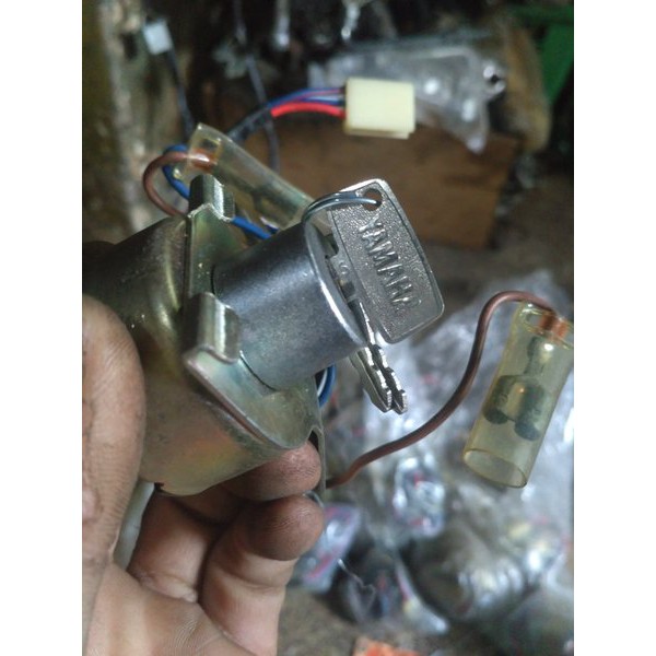 Miliki kunci kontak yamaha v75 V75 original nos.  Diskon