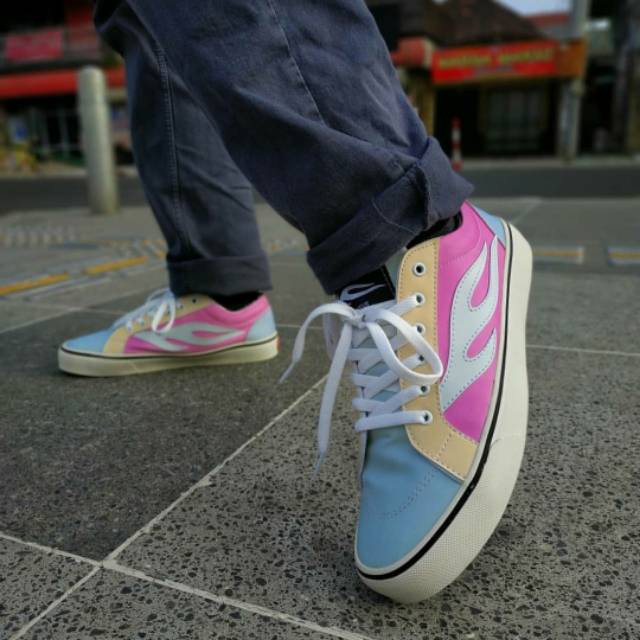 Elfamous Low 02 Onyx Photopia