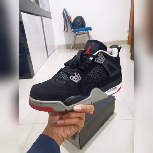 AIR JORDAN 4 RETRO, black & red edition.