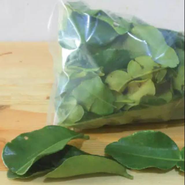 

Daun jeruk / jeruk sambal / jeruk purut 200 gram