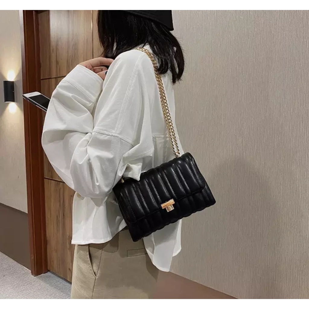 Tas selempang kunci putar /Tas model terbaru 2023/slingbag wanita termurah/fashion wanita