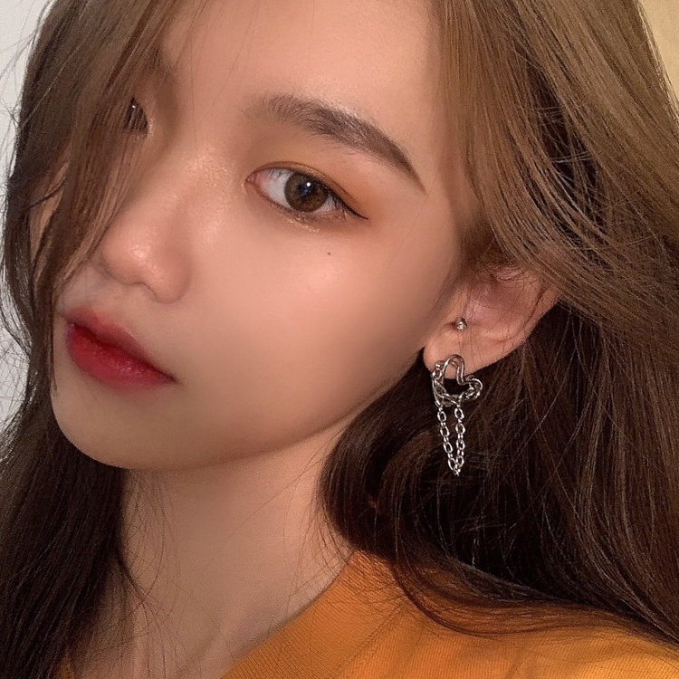 Anting Rantai Bentuk Hati Model Hollow Bahan S925 Silver Gaya Retro Korea Untuk Wanita