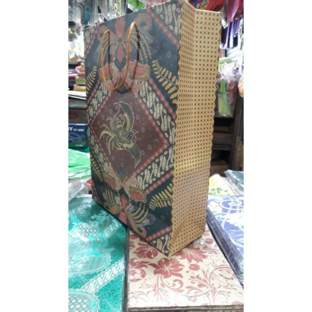 

Paper bag / goodie bag / tas kertas batik tebal