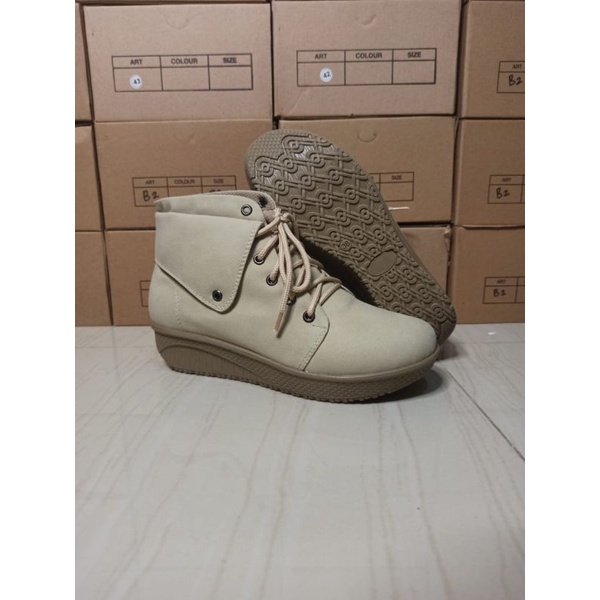 sepatu boots wanita murah / sepatu boot cewek /sepatu boot perempuan / boot wedges murah ZB3