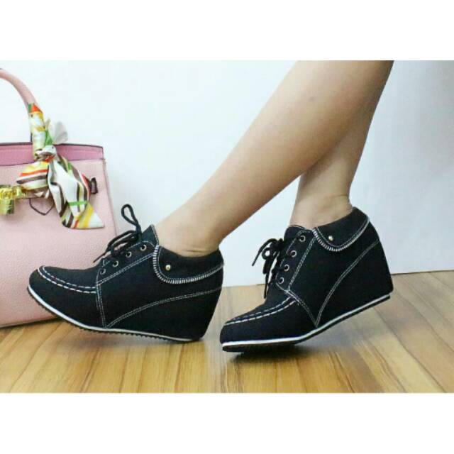 Sepatu boots tods