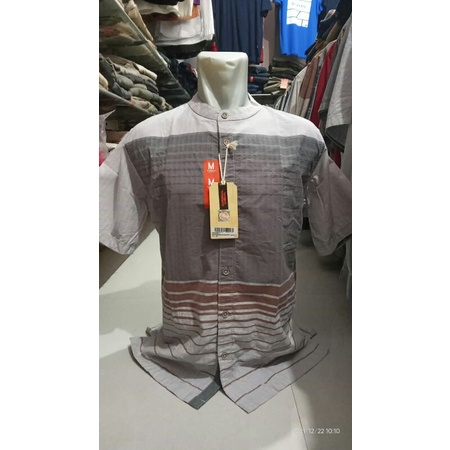 Kemeja koko cardinal