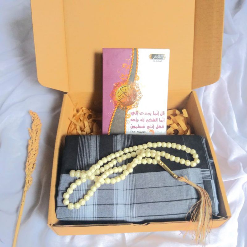 

Kado Alat Ibadah Hadiah Peralatan Ibadah Gift Box Cowok Hampers Alat Sholat