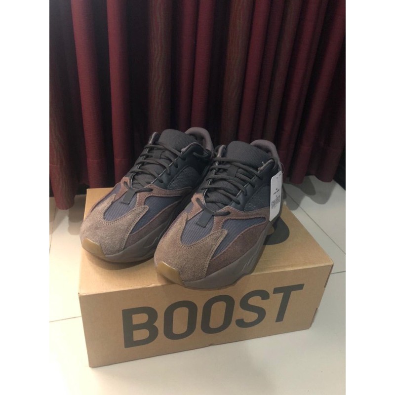 Yeezy 700 Mauve