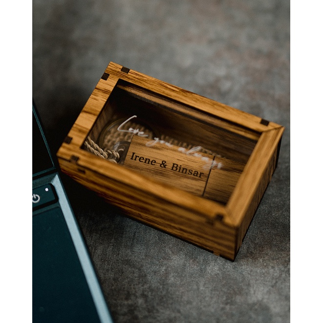 Flashdisk Kayu 32GB ORI (USB 3.0) + Kotak kayu + Tutup Box Acrylic Sliding Box Custom Design / Logo