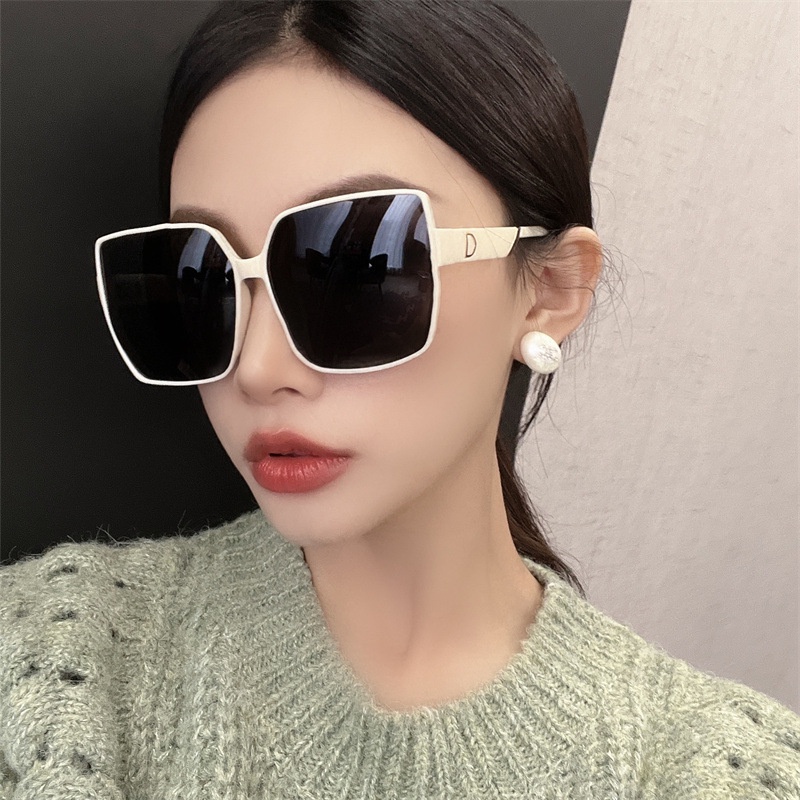 Kacamata Hitam Wanita Model Vintage Frame Kotak Besar Untuk Outdoor / Pantai