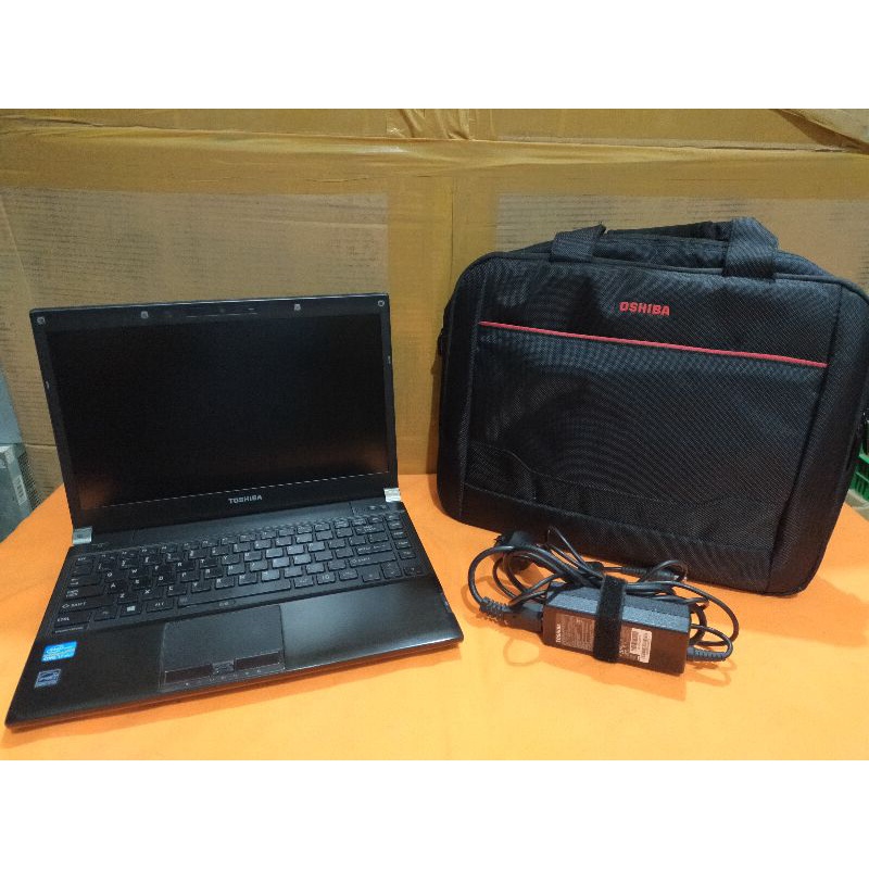 Laptop Core i7 Toshiba R930 Ram 4Gb SSD 240gb