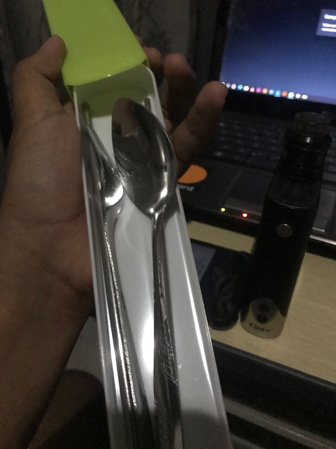 Set Alat Makan Stainless Portable / Sendok Garpu Sumpit Travelling