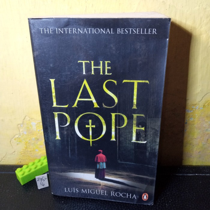 novel bahasa Inggris the last Pope by Luis Miguel Rocha 485 hal