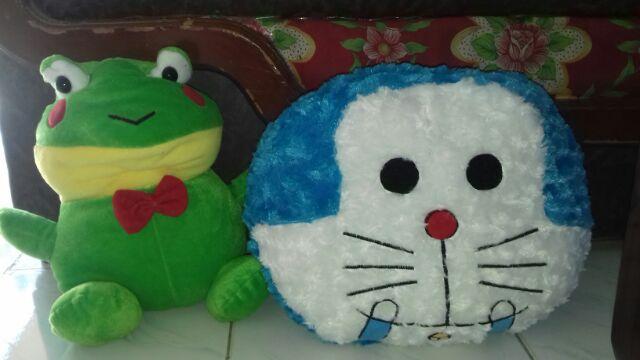Bantal Doraemon