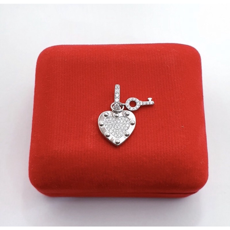 Liontin perak 925 lapis emas putih liontin love dan kunci perak 925 lapis emas putih