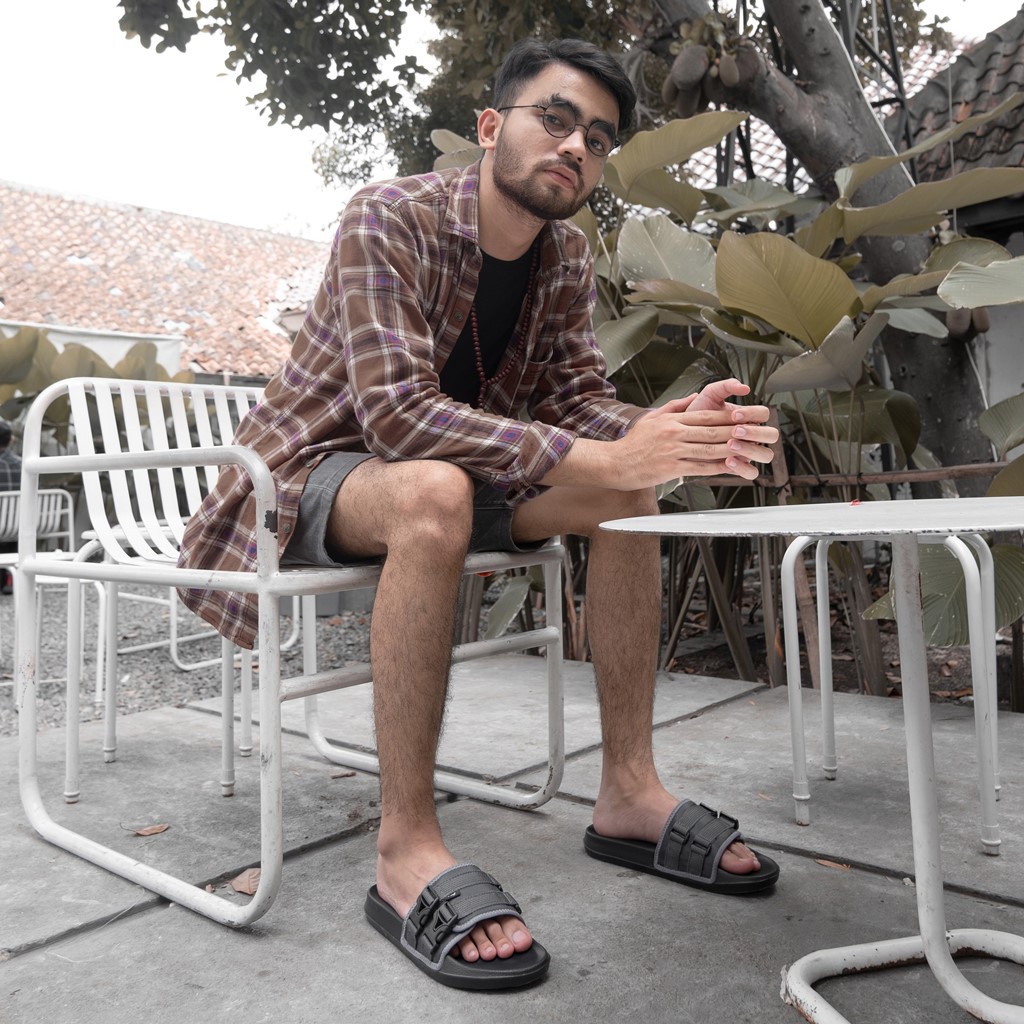 WOLV GREY ORIGINAL x FOOTSTEP Sandal Casual Hitam Abu Pria Sendal Slide Jalan Santai Harian Slippers Hangout Main Kondangan Lebaran Slop Karet Premium Slip On Remaja Dewasa Flip Flop Kerja Formal Sport Footwear Big Size Jumbo Ukuran Besar 44 Keren Terbaru