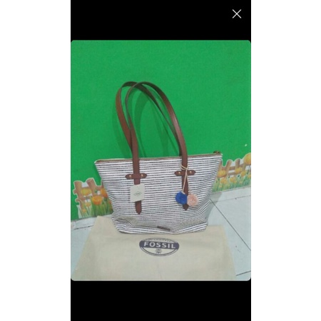 Fossil tote preloved