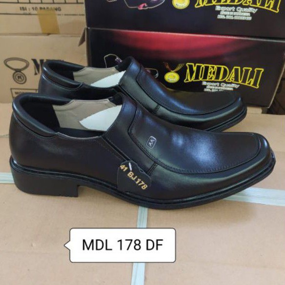 Sepatu Kulit pantofel pria sepatu kerja formal tampil lebih keren