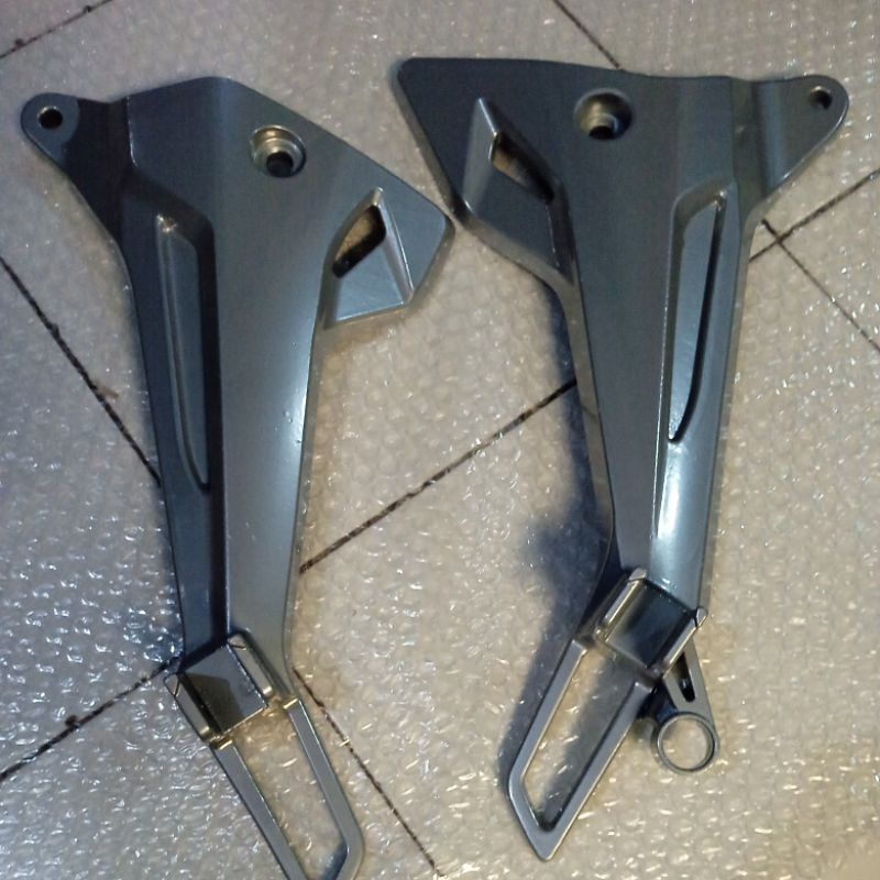 Dudukan Step Pangkon Step Belakang Supra X125 Lama