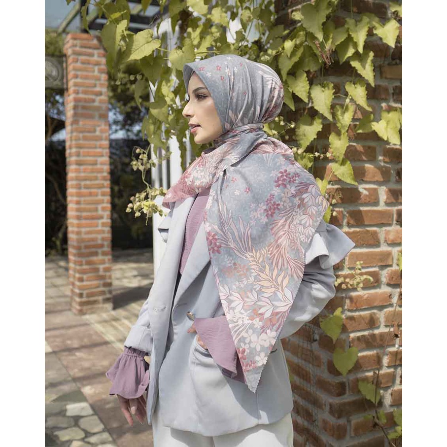 LOUISALUNA - Calista - Hijab Voal Segiempat - Jilbab Motif Wanita