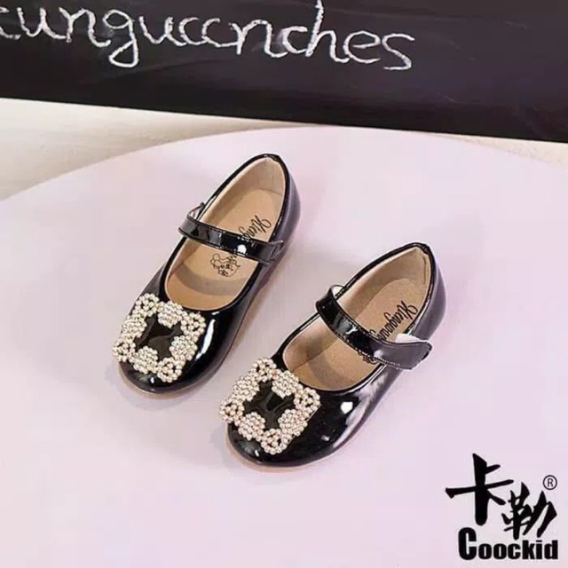 Walker Shoes Manolo Blahnik Black (NO HEELS)