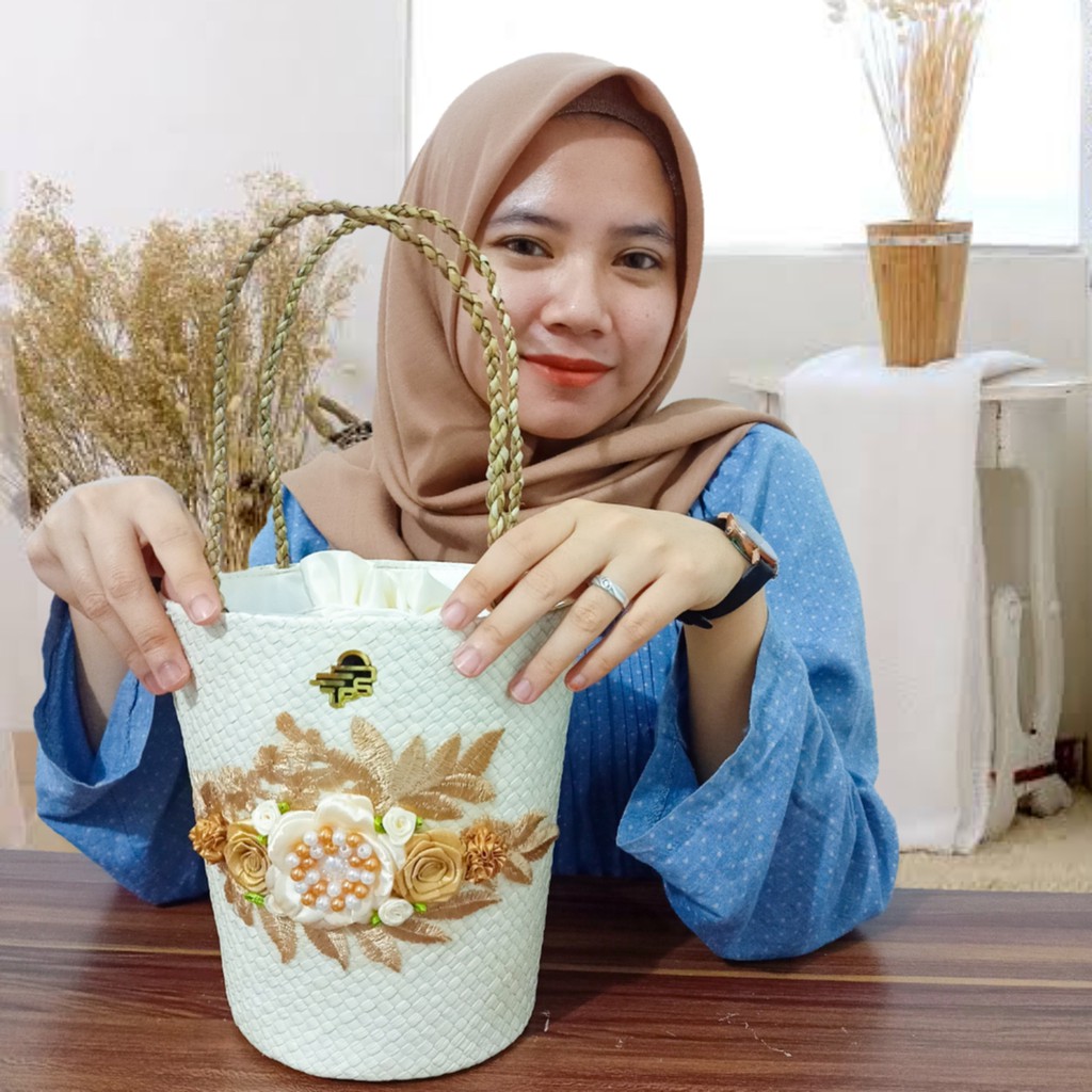 Tas Jinjing Wanita Anyaman Pandan Brokat