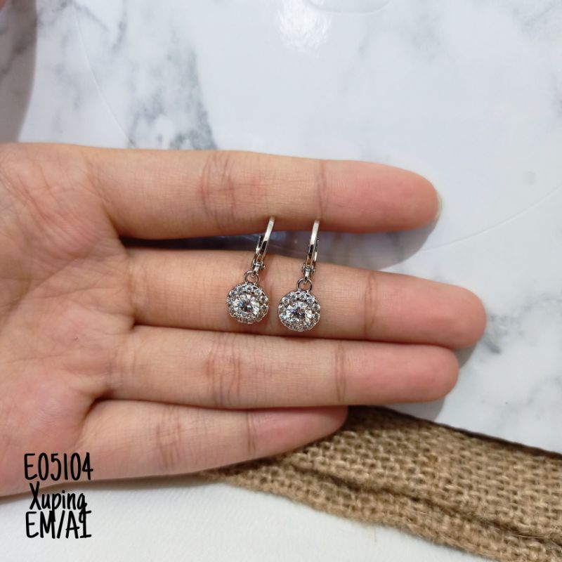 Anting Xuping Zircon Bulat Silver E05104