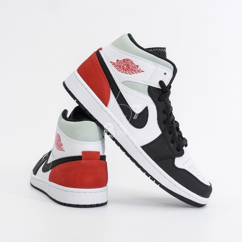 jordan one black toe mid