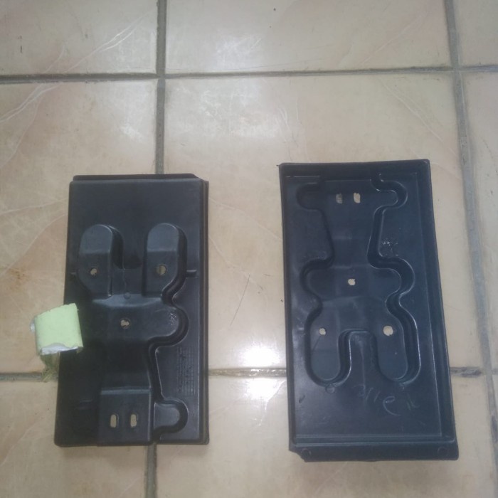 Tempat Tatakan Aki DAIHATSU Grand Max Original