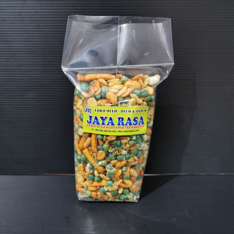 

KACANG CAMPUR asin 250 gram cemilan gurih renyah