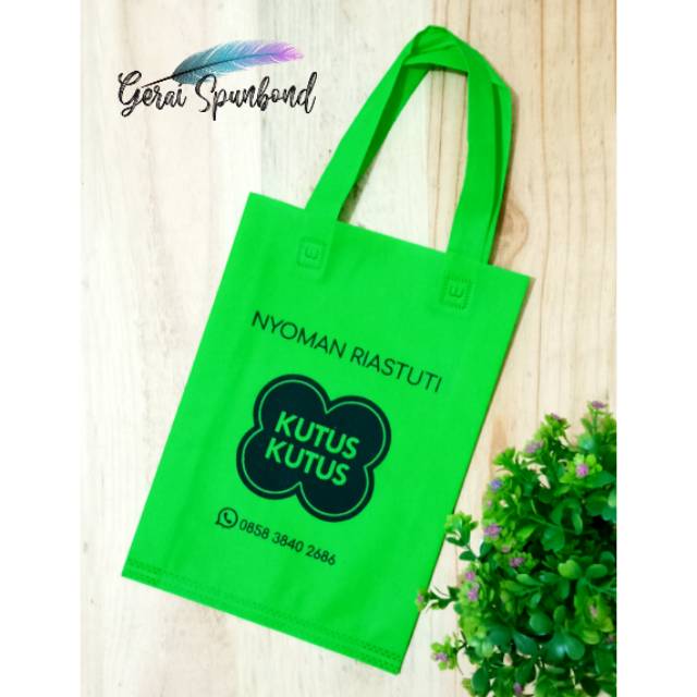 

Goodie Bag Spunbond Press Uk. 25cm x 8cm x 35cm Plus Sablon Custom Handle Tali