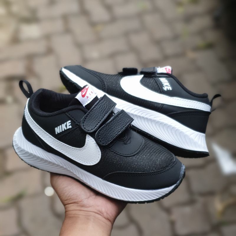 Sepatu sneakers anak nk.zoom  hitam putih perekat