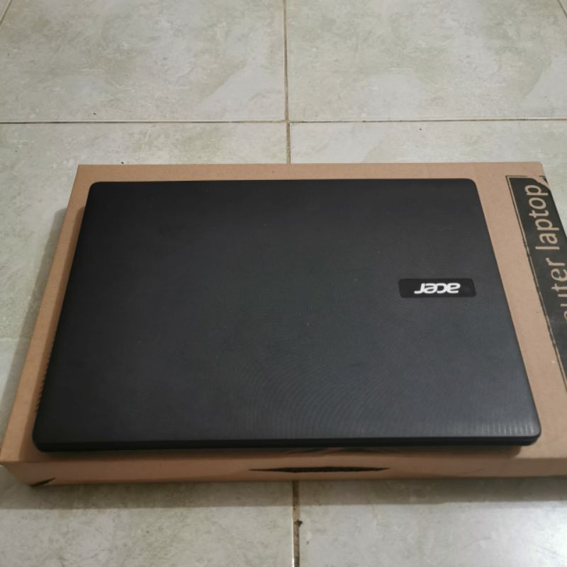 Laptop Acer aspire ES 14  dualcore Amd A4-6210 Vga amd radeon(TM) R3 Graphic Ram 4GB Hdd 500GB Windows 10 ok