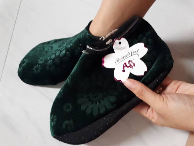 Dndcoll- KAOS KAKI TAWAF ANTI SLIP BLUDRU/SEPATU TAWOF EMBOSS-2