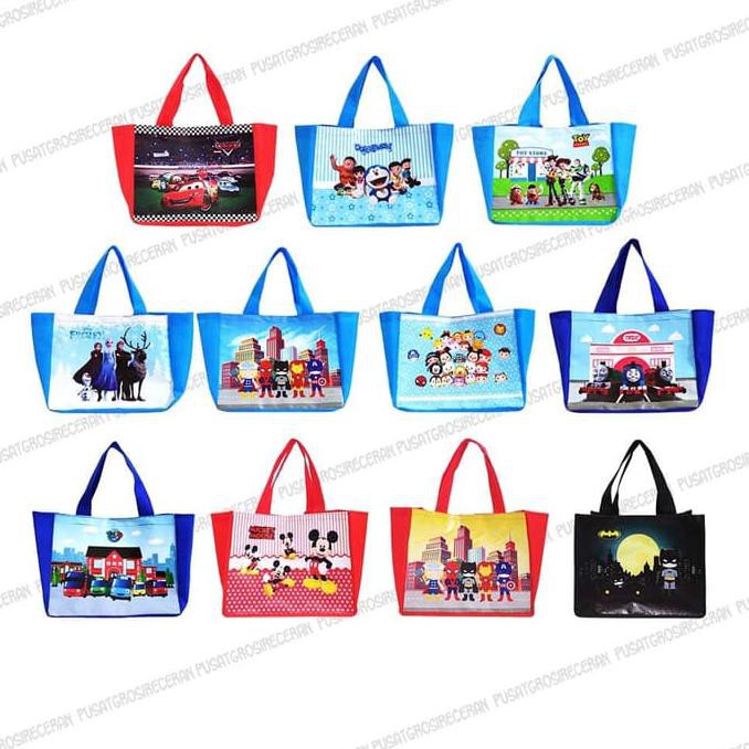 

Jual Tas Spunbond Aneka Karakter Goodie Bag Souvenir Ulang Tahun - Random Kwalitas Terbaik