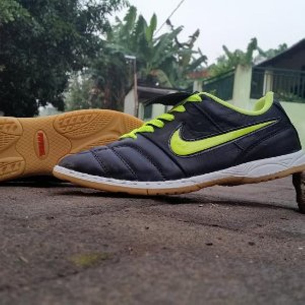 Sepatu Futsal Nike Kulit List Hijau