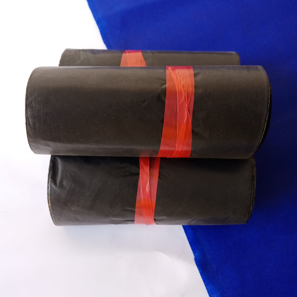

Plastik Packing Polymailer Hitam 17x30 cm Seal Amplop Plastik 17 x 30 cm Tebal Matte