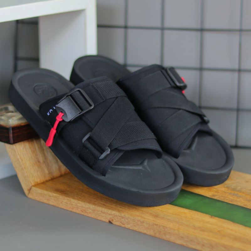 SRZW Sandal Pria Anti Slip Keren Full Black Sendal Slip On Sndal Slide Santai Casual Kasual