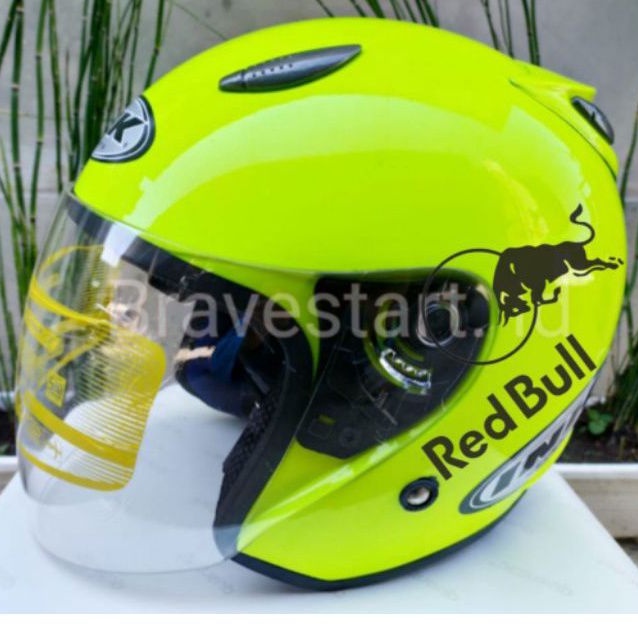 Helm Centro Motif RedBull