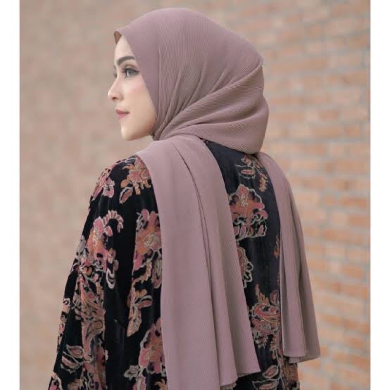 PLEATED SHAWL BY BUTTONSCARVES/buttonscarves shawl pleats