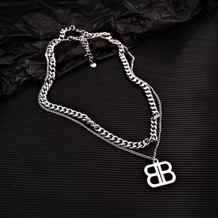 Eropa dan Amerika sederhana ins pribadi huruf B baja titanium kalung wanita ins populer Net merah ni